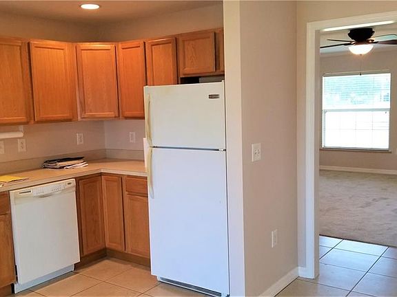 3rd image of 1058 White Ln