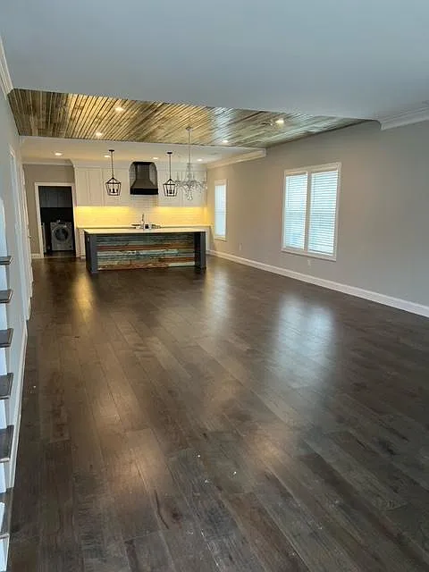 3 bed, 2.5 bath, 2000 sqft, $2,400 — Photo 2