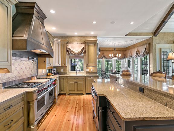 Chef's kitchen