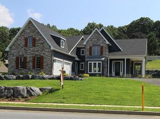 5035 Ravenwood Rd, Mechanicsburg, PA 17055