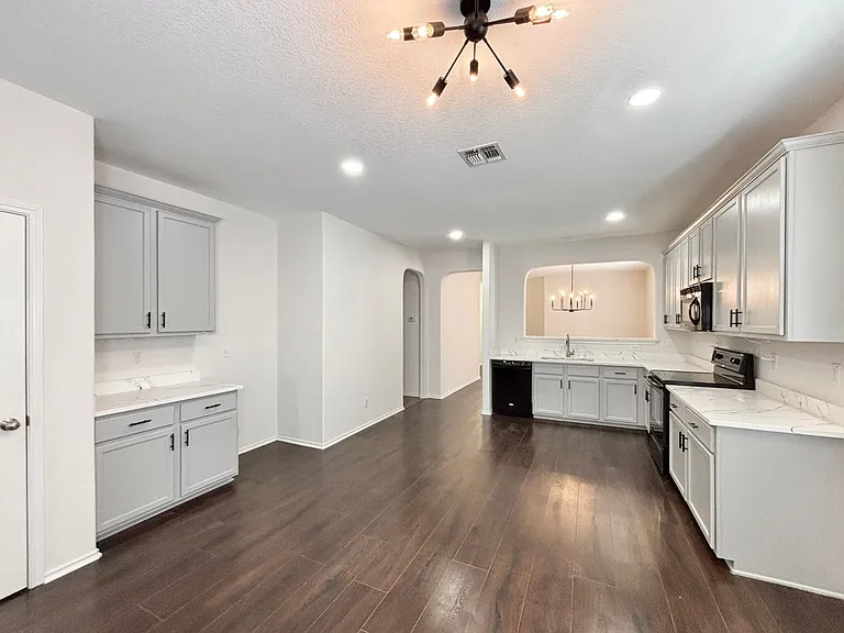 726 Silverado Way — Photo 5