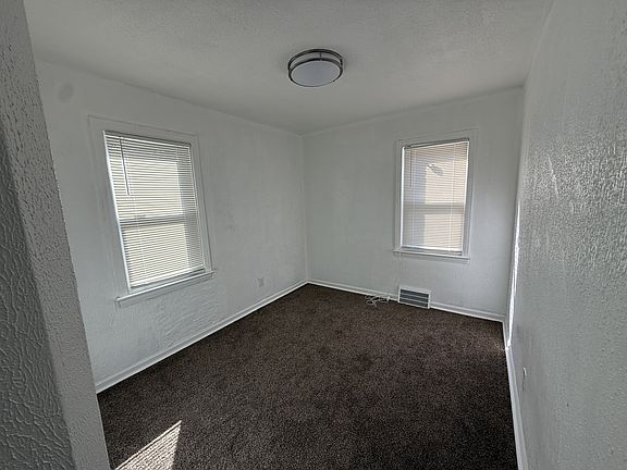 4th image of 19376 Hamburg St