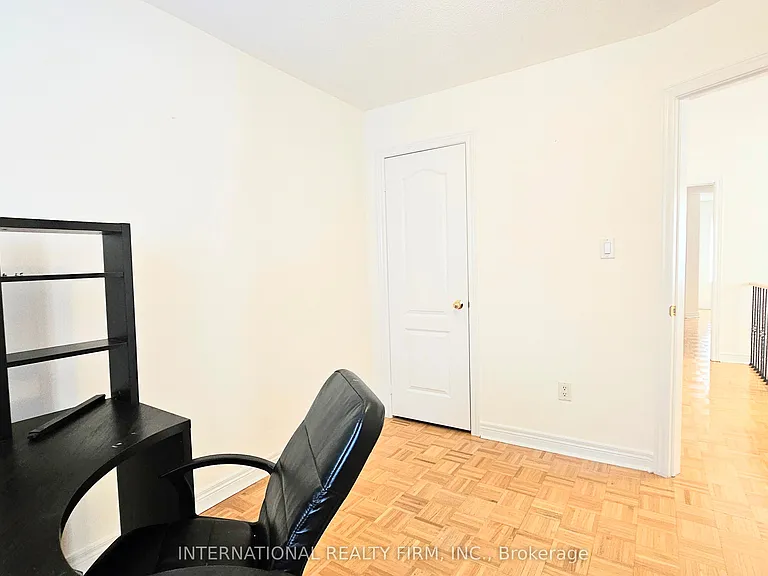195 Warwick Cres — Photo 20