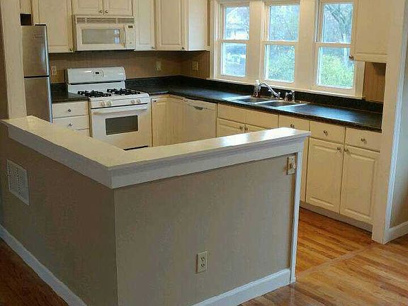4th image of 742 Westglen Village Dr