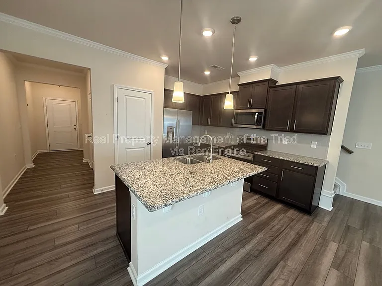 886 Falls Grove Trl — Photo 2