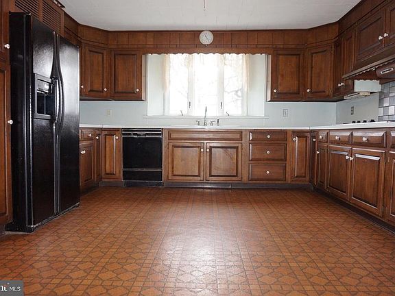 5th image of 1306 Oak St