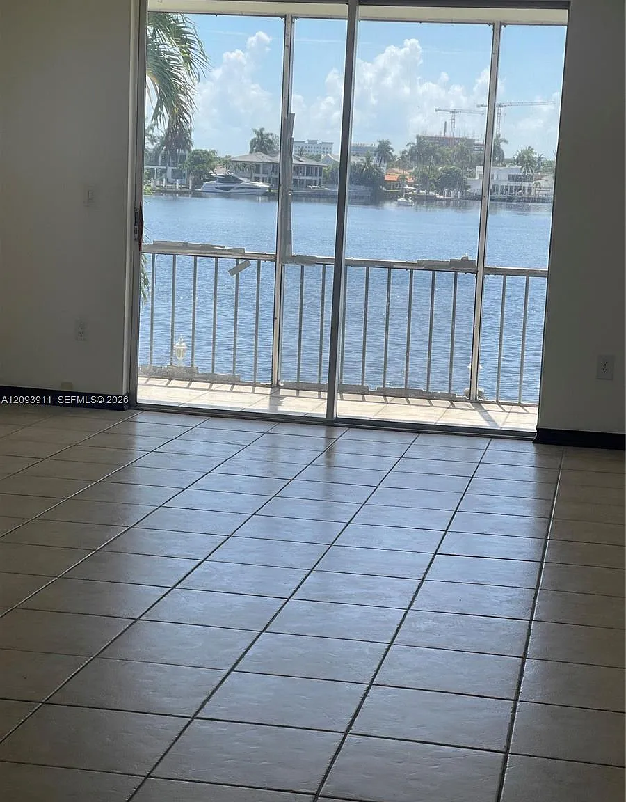 Point East Sec 4 Condo — Photo 2