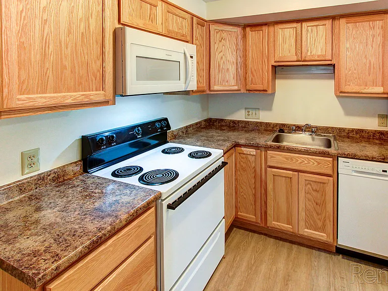 Sutton Place Apartments — Photo 26