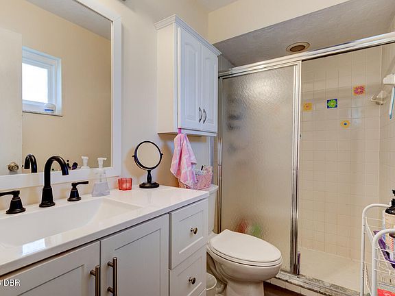 5th image of 835 Acorn Ln