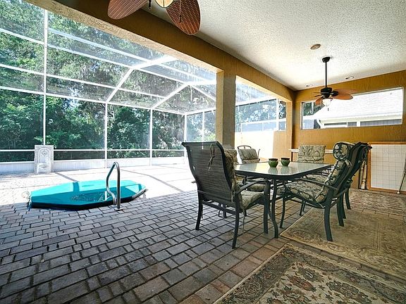 3rd image of 830 Old Oaks Ln