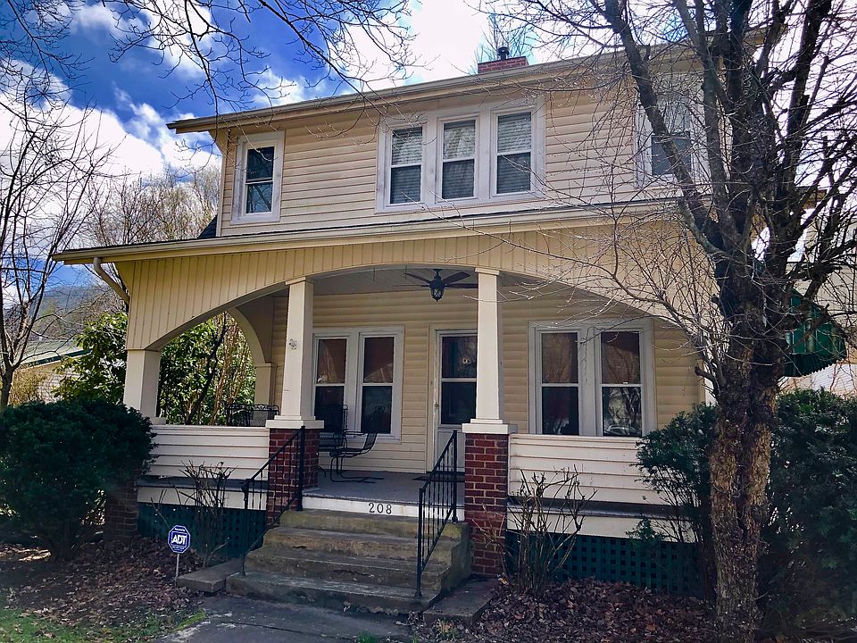 1st image of 208 E Laurel Ave