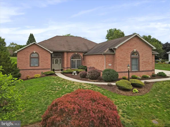 6236 Merion Dr, Fayetteville, PA 17222