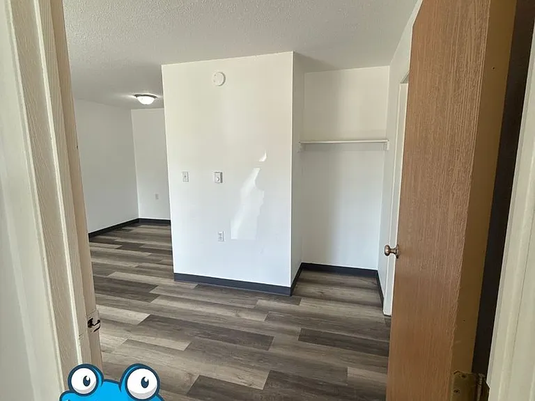 EW - 906 11th St NE — Photo 3