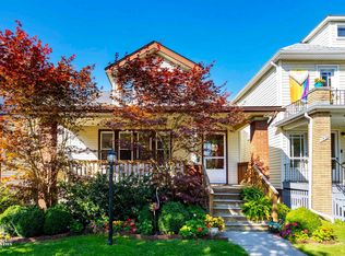 1435 Lakepointe St, Grosse Pointe Park, MI 48230