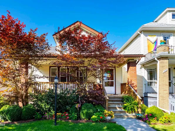 1435 Lakepointe St, Grosse Pointe Park, MI 48230