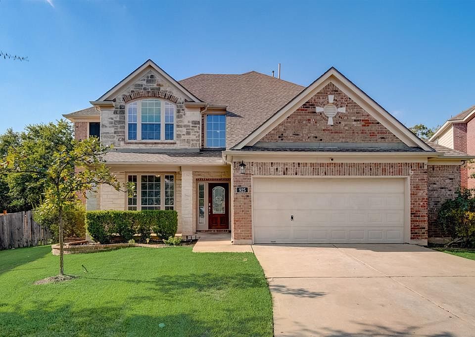 1st image of 925 Bethpage Dr