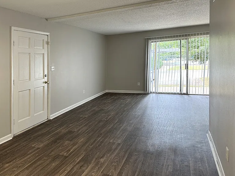 Spring Lake Cove Apartments — Photo 16