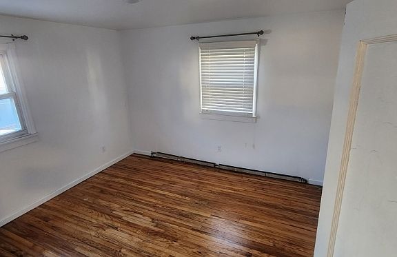 5th image of 164 Oak St APT 1A