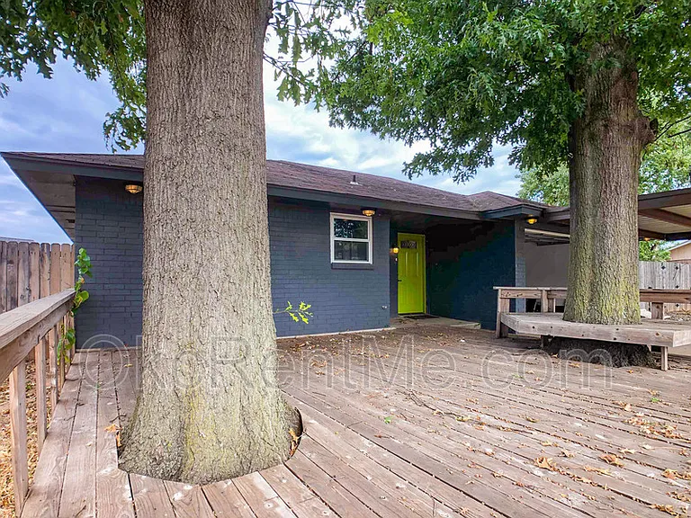 805 N Markwell Ave — Photo 2