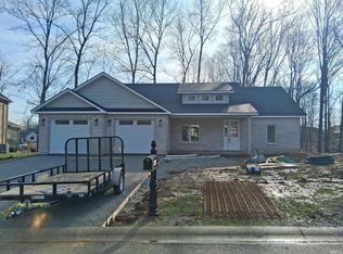 823 Spyglass Hill Dr, Bedford, IN