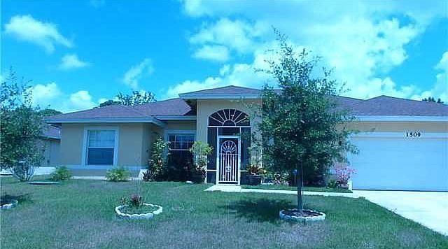 Home For Sale In Port saint lucie