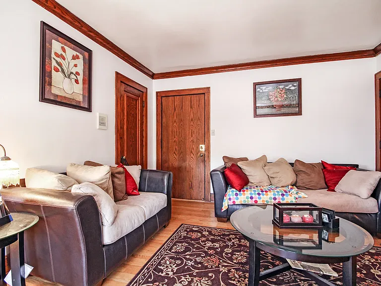 1 Bedroom (Living Room) (North/South Courtyard)