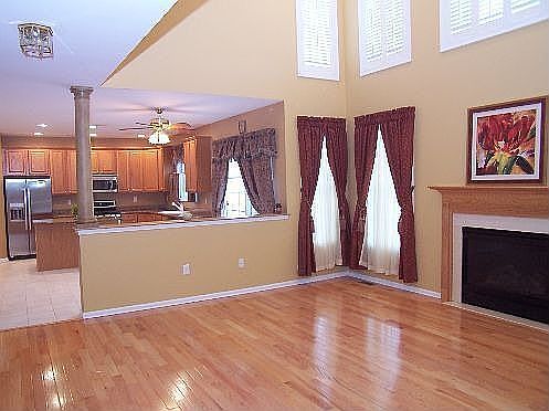 2 story entry family airy & spacious w/hardwd flrs, fireplace