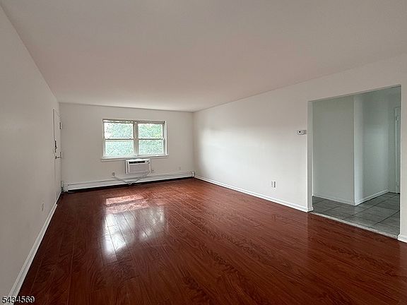 5th image of 19 Van Rensselear St APT 8