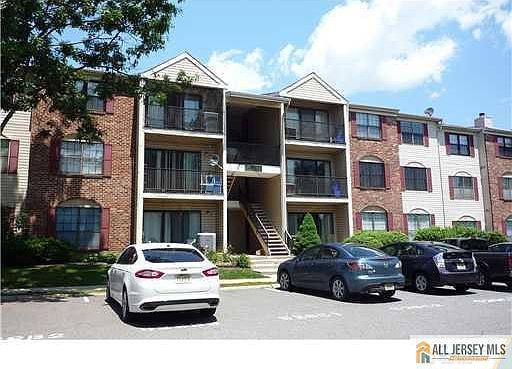 1st image of 388 Lancaster Ct