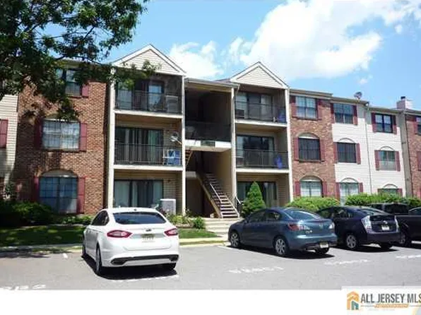 388 Lancaster Ct, Piscataway, NJ 08854
