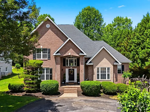 1245 34th Ave NE, Hickory, NC 28601