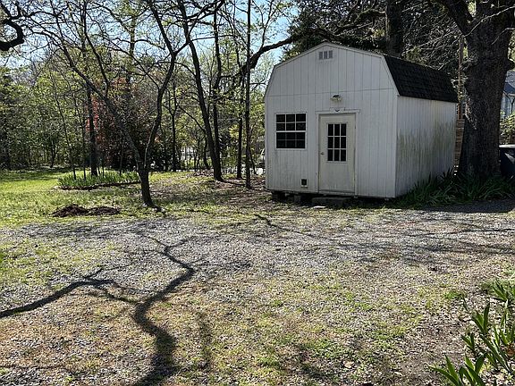 5th image of 1016 W Grand Ave