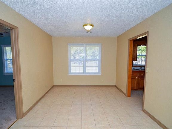 DINING AREA.  TILED FLOOR