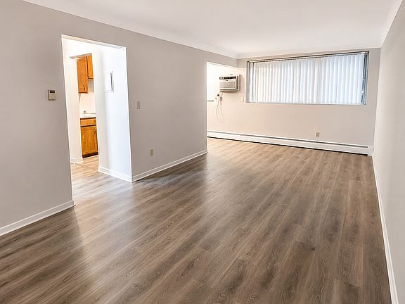 4th image of 400 Larpenteur Ave W APT 4