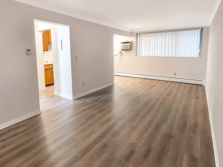 400 Larpenteur Ave W #4 — Photo 3