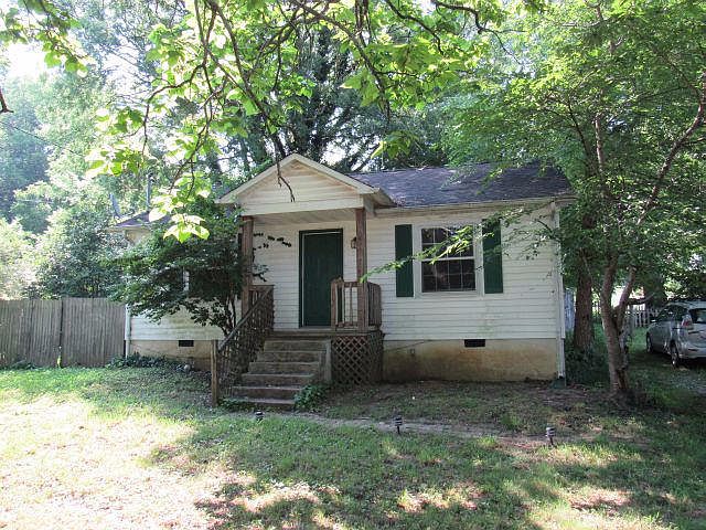 2nd image of 834 Spring Dr