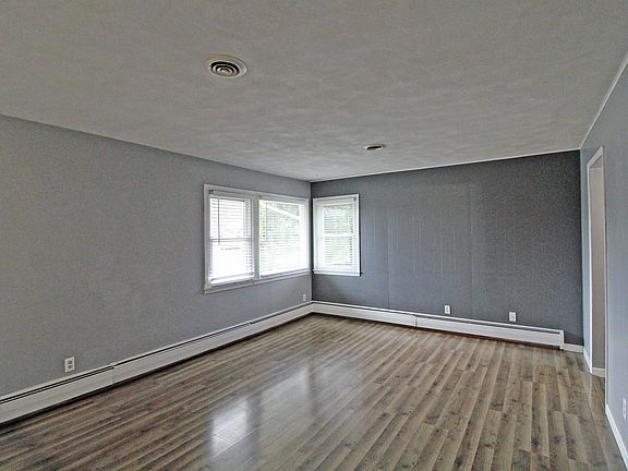 5th image of 790 W Parkview Dr