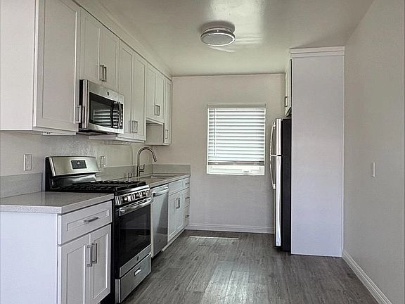 3rd image of 1801-1803 Manhattan Beach Blvd #3