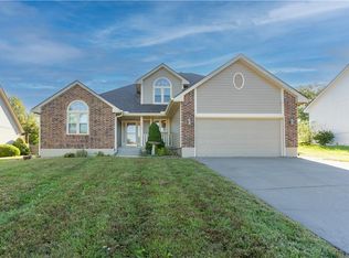 3725 SW Evergreen Ln, Lees Summit, MO 64082