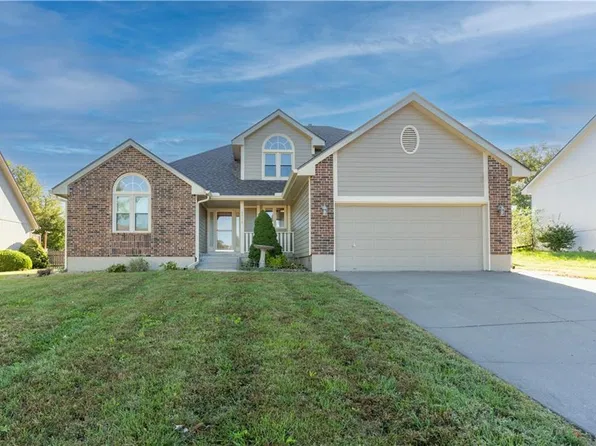 3725 SW Evergreen Ln, Lees Summit, MO 64082