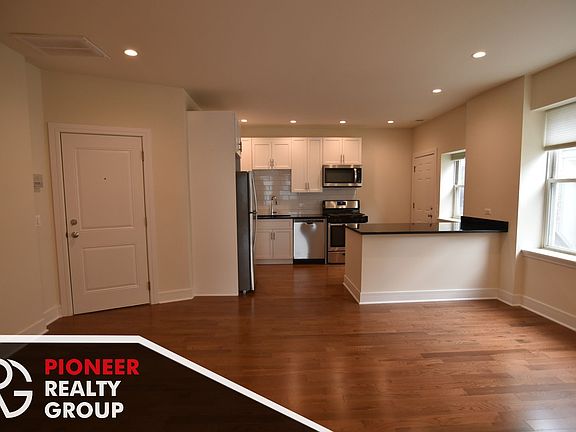 5th image of 3229 N Clark St #3230-2R