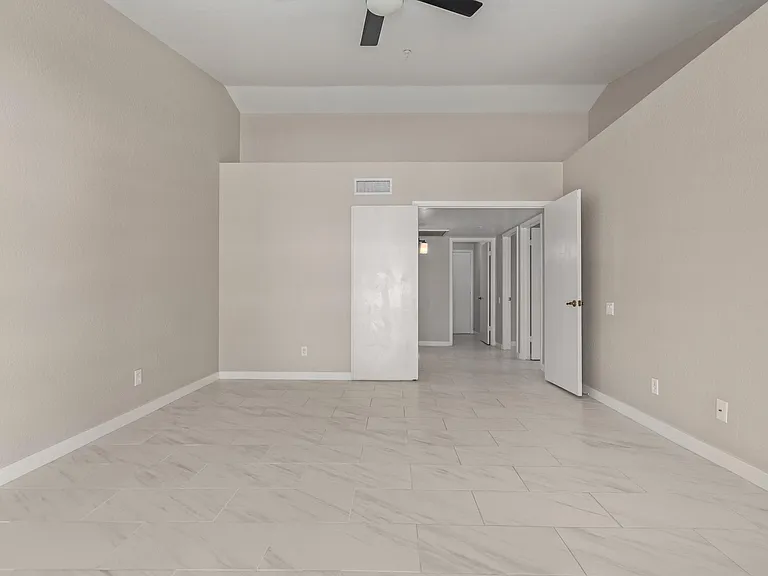 9138 E Davenport Dr — Photo 27