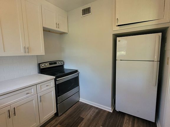 4th image of 828 Laurel Ave APT 3