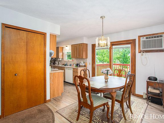 5th image of 3964 York View Dr NW