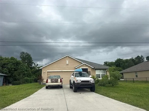 605 SW 7th Pl, Cape Coral, FL 33991