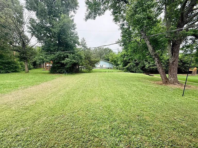 438 Helen St — Photo 10