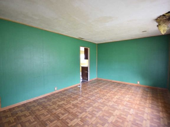 2nd image of 950 E Idlewild Dr