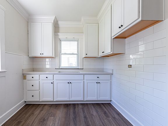 3rd image of 1367 W 93rd St