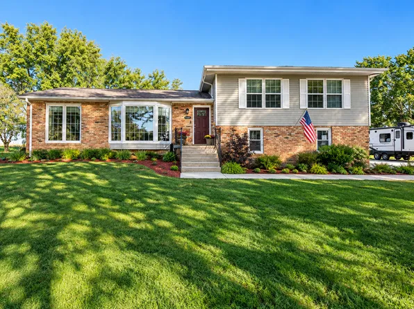 114 Eugene St, Towanda, IL 61776