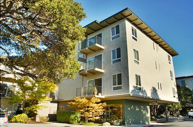 1st image of 902 Peninsula Ave APT 212